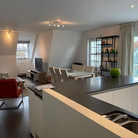 Dockside 0303 With Location * Nieuwpoort