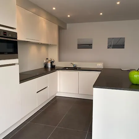 Dockside 0303 With Location * Nieuwpoort