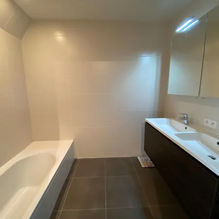 Dockside 0303 With Location * Nieuwpoort