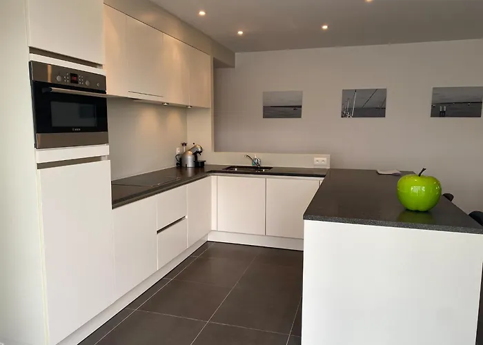 Dockside 0303 With Location * Nieuwpoort